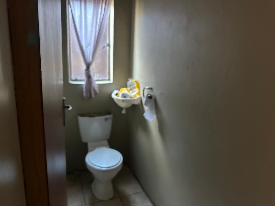 8 Bedroom Property for Sale in Oos Einde North West